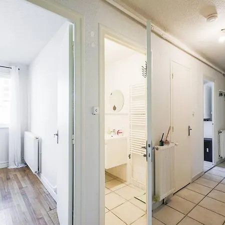 Apartment T4 Spacieux Tout Confort / Parking Gratuit *